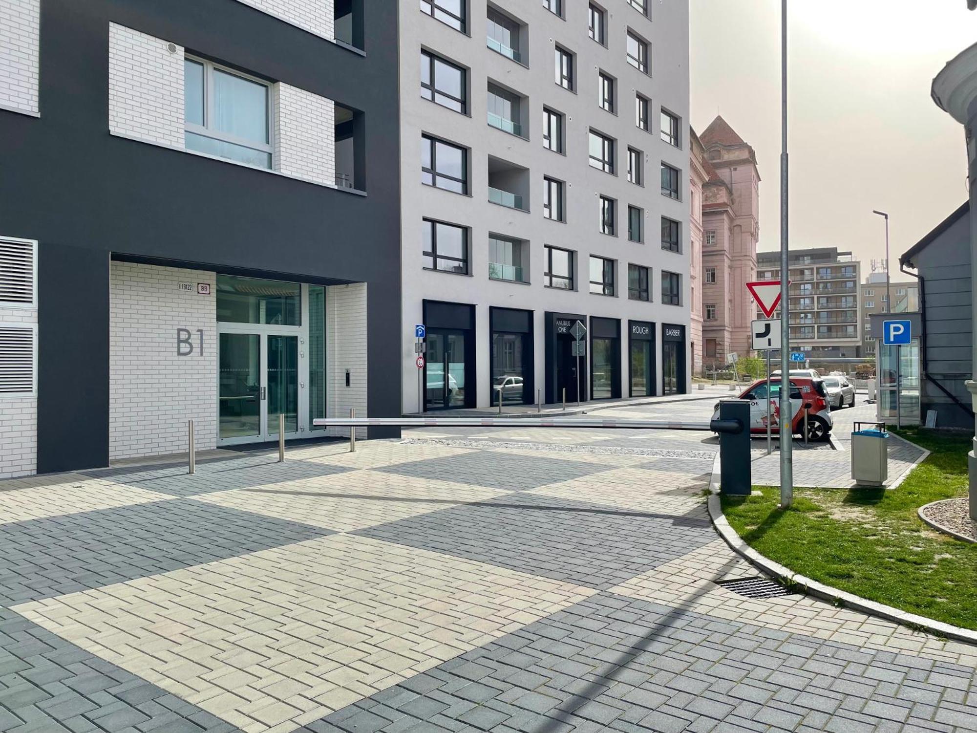 Arenas Apartamento Bratislava Exterior foto